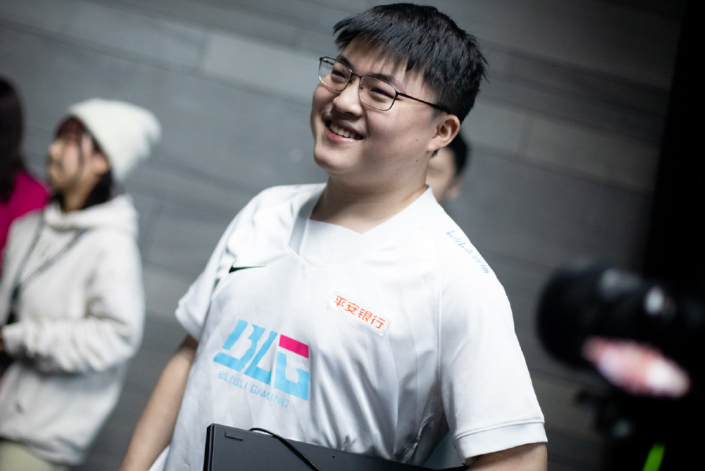 Jiuyou Sports-Ming在IG比赛中战术调整凯恩爆冷击败澳大利亚队，冲刺阶段布莱顿外线爆发看傻球迷