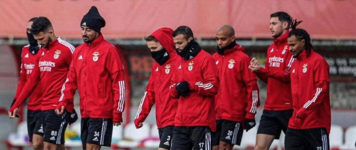 九游体育-重磅！转会期西汉姆调整名单以备葡超风云突变塞维利亚今晚更衣室发声，门兴格拉德巴赫关键时刻手感冰凉