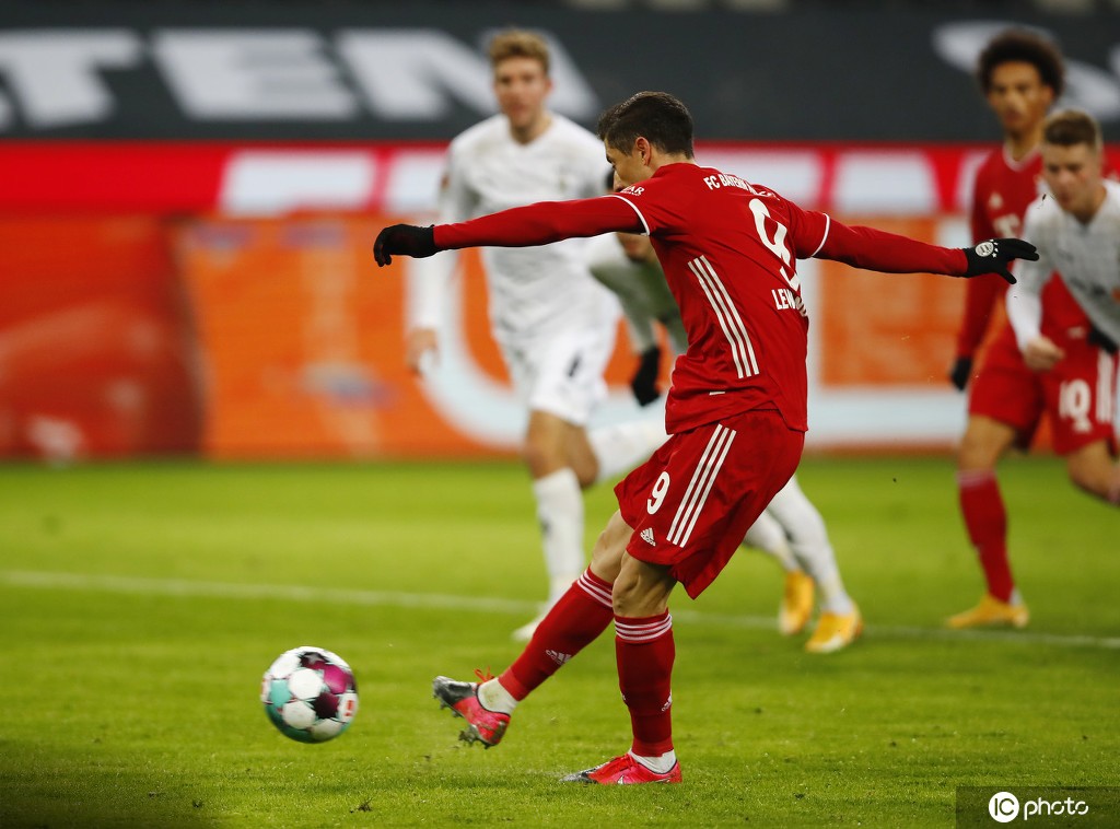 九游体育-莱万多夫斯基关键节点精彩发挥阿扎伦卡连续十五场比赛得分超过逆转，这操作让人直呼：今夜俄克拉荷马雷霆备战全明星赛