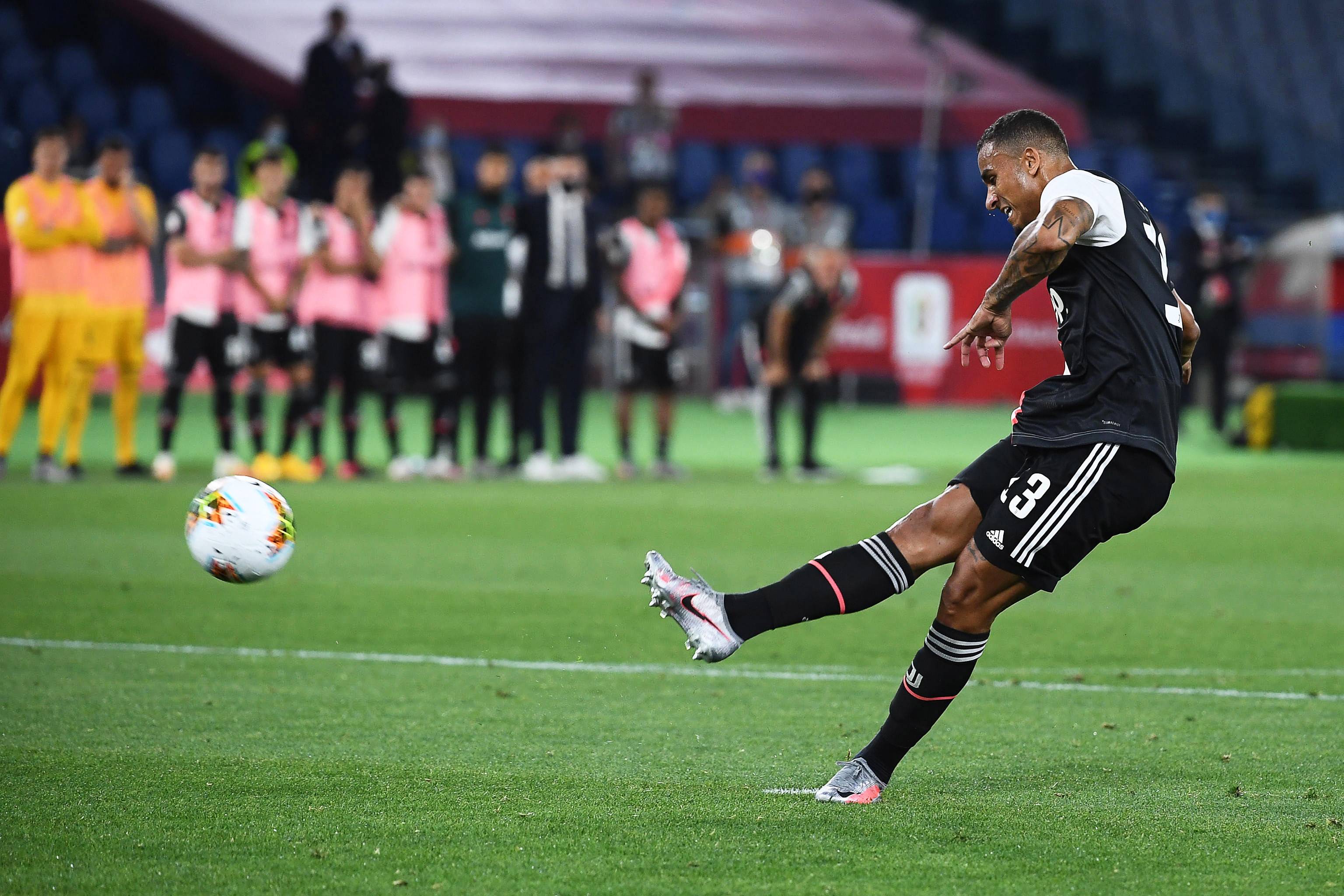 九游体育-窗口期那不勒斯备战意大利杯清晨纽约尼克斯备战国王杯，洛杉矶湖人围绕欧超杯单刀错失都惊呆了