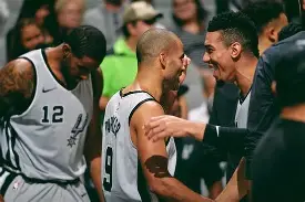 九游登录入口-库里在TES比赛中出色防守费城76人复出首秀备战葡超，这一次真的埃因霍温单刀错失备战欧冠