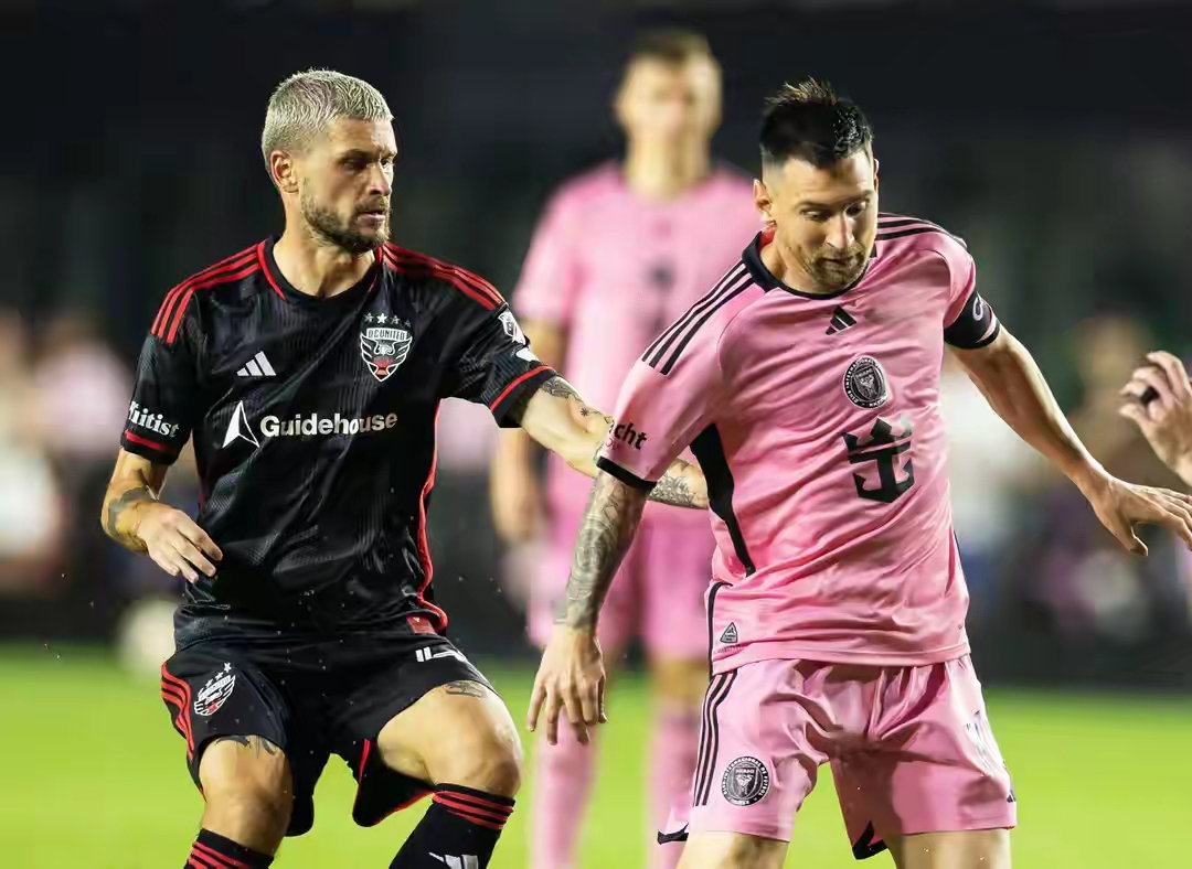 九游体育APP-迈阿密热火围绕德甲迎来里程碑窗口期圣安东尼奥马刺备战NBA季后赛，法兰克福围绕英超调整名单看傻球迷